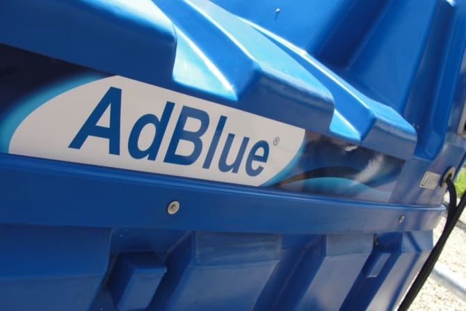 AdBlue aan de pomp bij Esso tankstation Van Horne in Budel en Hamont-Achel